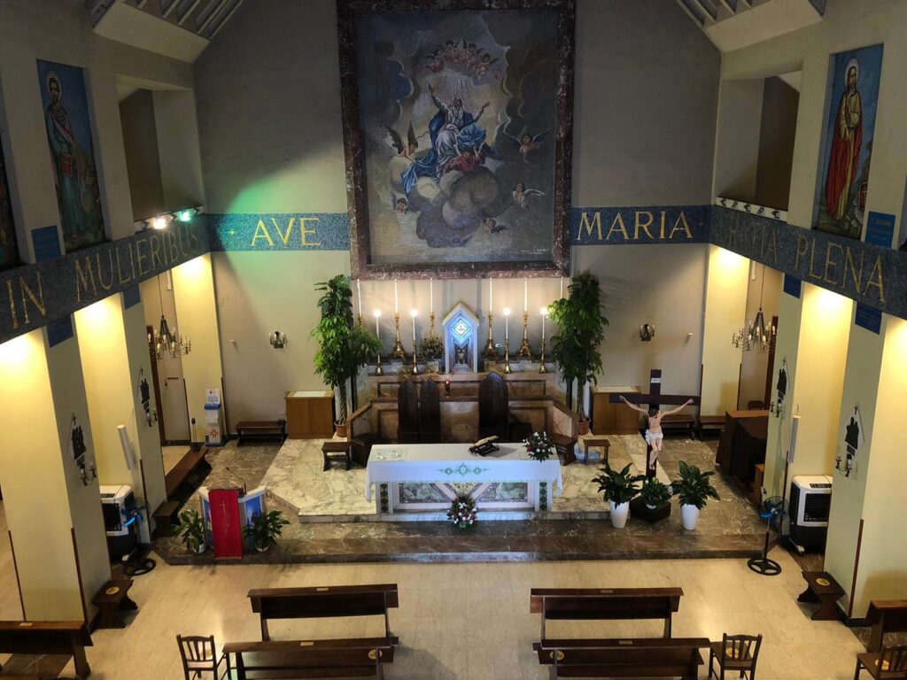 L'interno della chiesa di Maria SS. Assunta